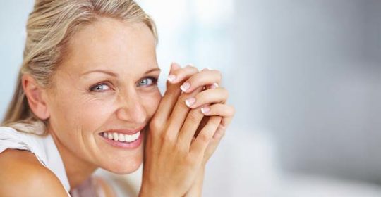 Viso più asimmetrico con l’età: cosa fare per correggere il problema?
